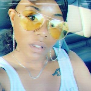 Meet your Posher, Rennisha